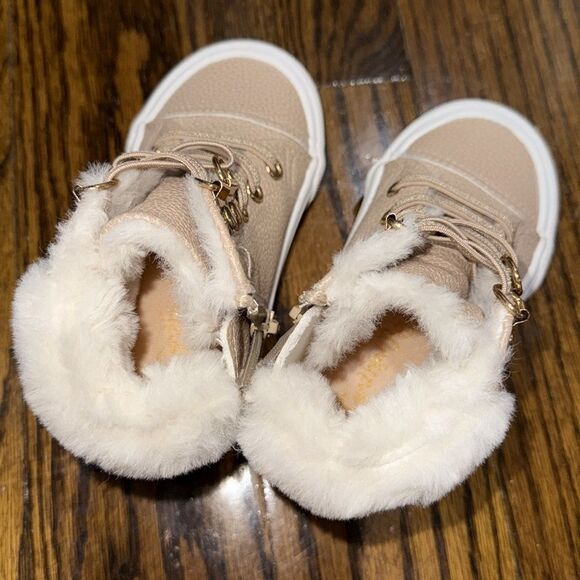 Cynthia Rowley Tan and White Fur-Lined Boots 6 - Picture 6 of 8